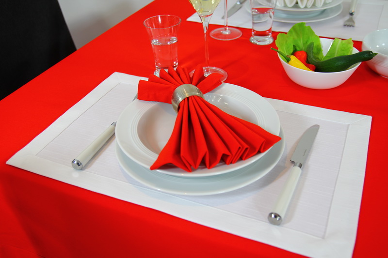 Rote Tischdecken bei TiDeko®. Tischdecken online kaufen. | TiDeko®  Tischdecken-Shop.de. Tischdecken Markenqualität