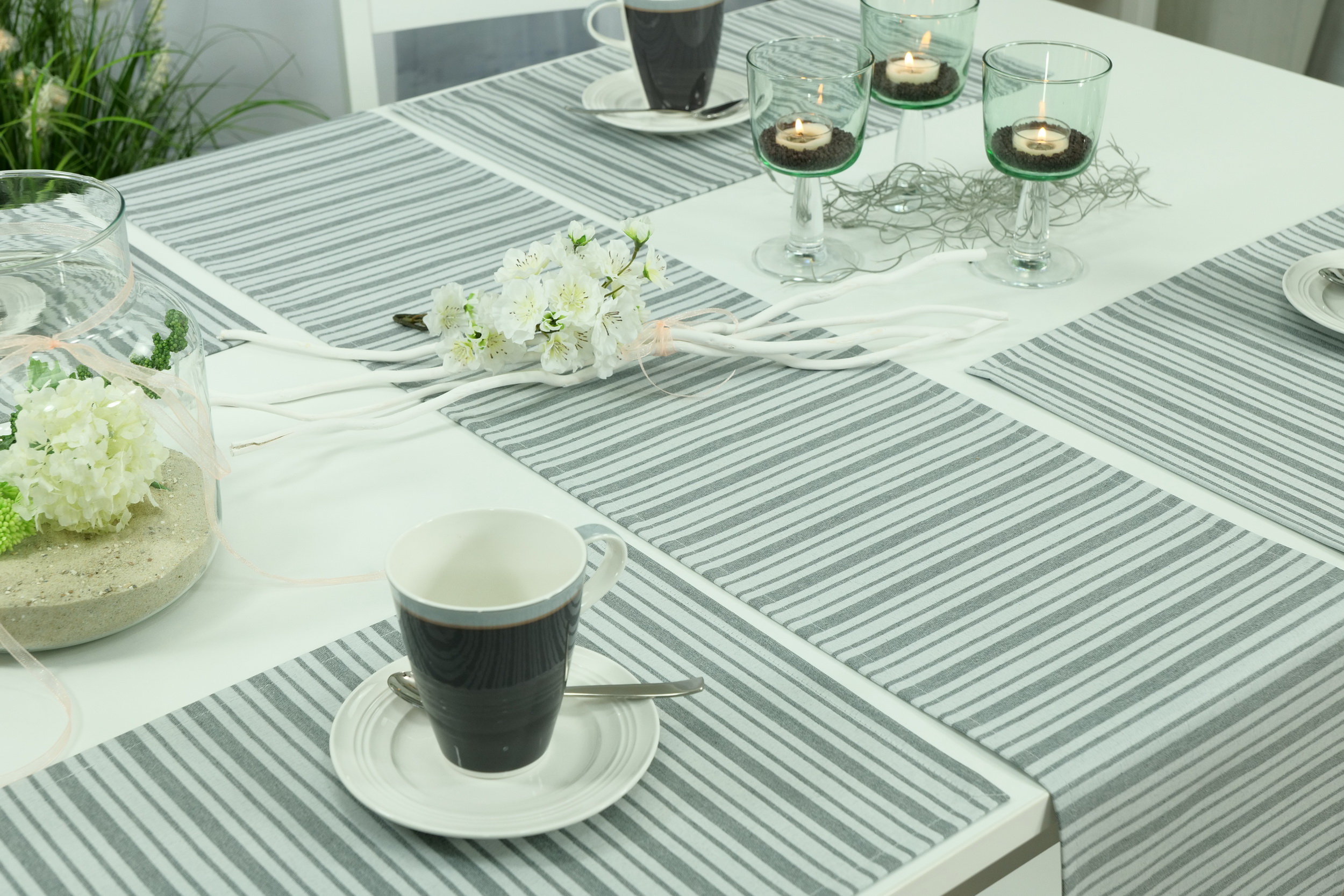 Tischläufer in Grau online kaufen Tischdecken-Shop.de. TiDeko® Markenqualität | Tischdecken
