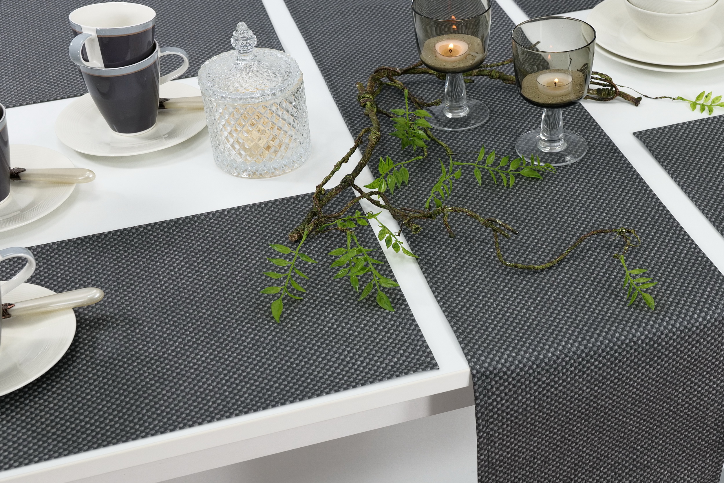 Tischläufer in Grau online kaufen Tischdecken-Shop.de. Tischdecken | Markenqualität TiDeko®