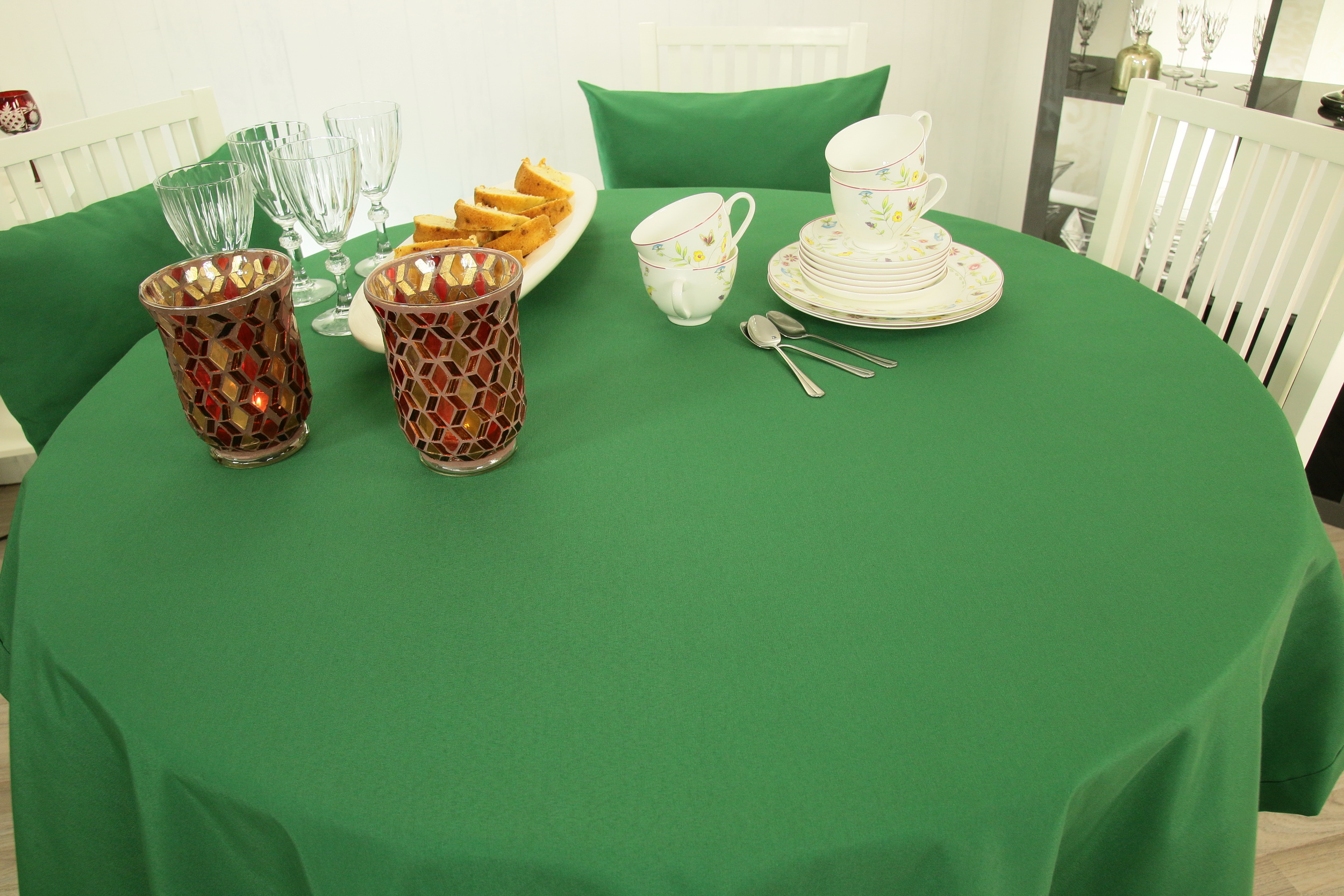 Eine Grüne Weihnachtstischdecke bleibt immer im Trend | TiDeko® Tischdecken-Shop.de.  Tischdecken Markenqualität