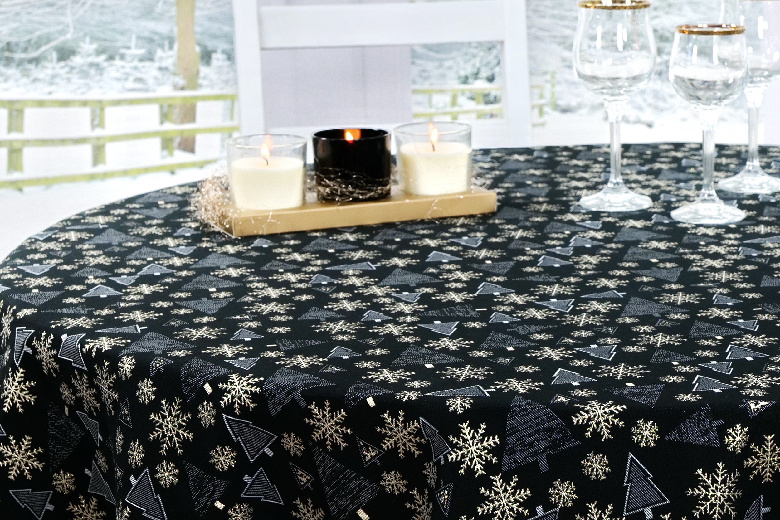 Weihnachtstischdecke mit Stil:Nobel, Klassisch Markenqualität Edel | TiDeko® Tischdecken-Shop.de. Schwarz in Gold und Tischdecken