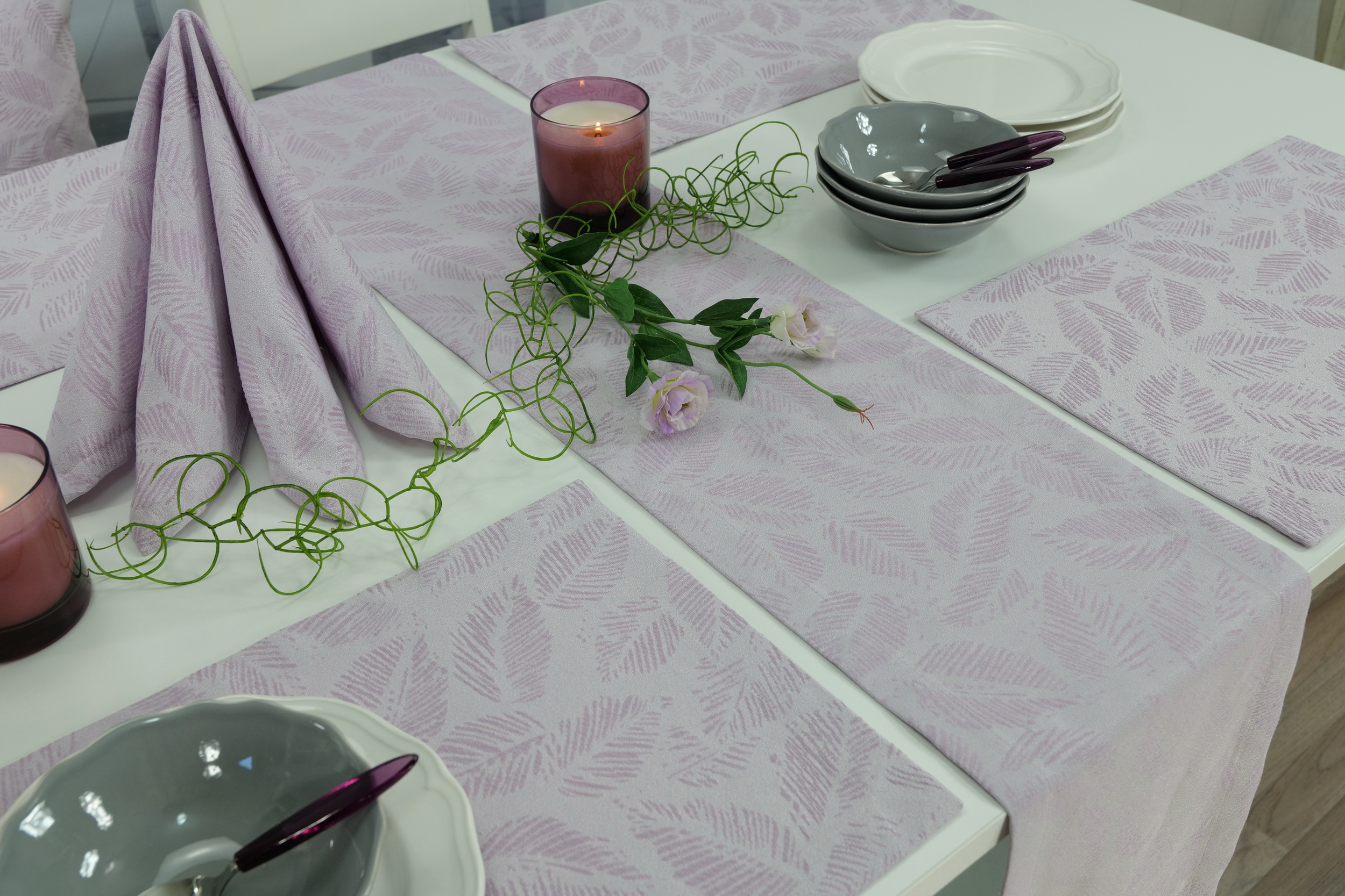 Tischläufer in Violett online kaufen | TiDeko | TiDeko®  Tischdecken-Shop.de. Tischdecken Markenqualität
