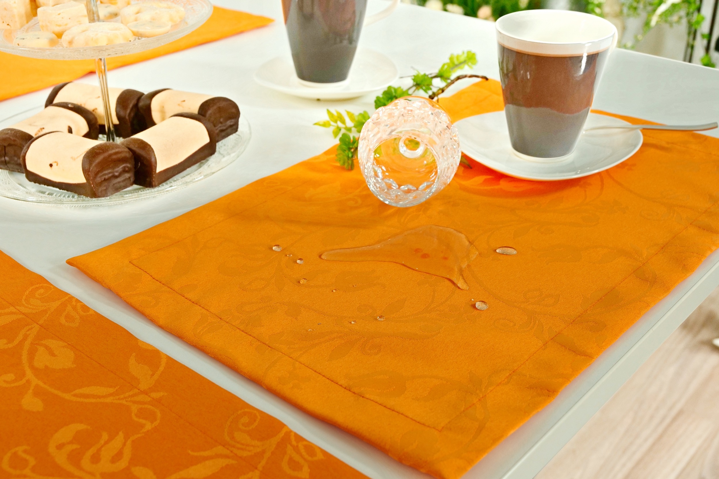 Tischset mit Fleckschutz Orange Blütenranke Fresh Größe 30x48 cm Platzset
