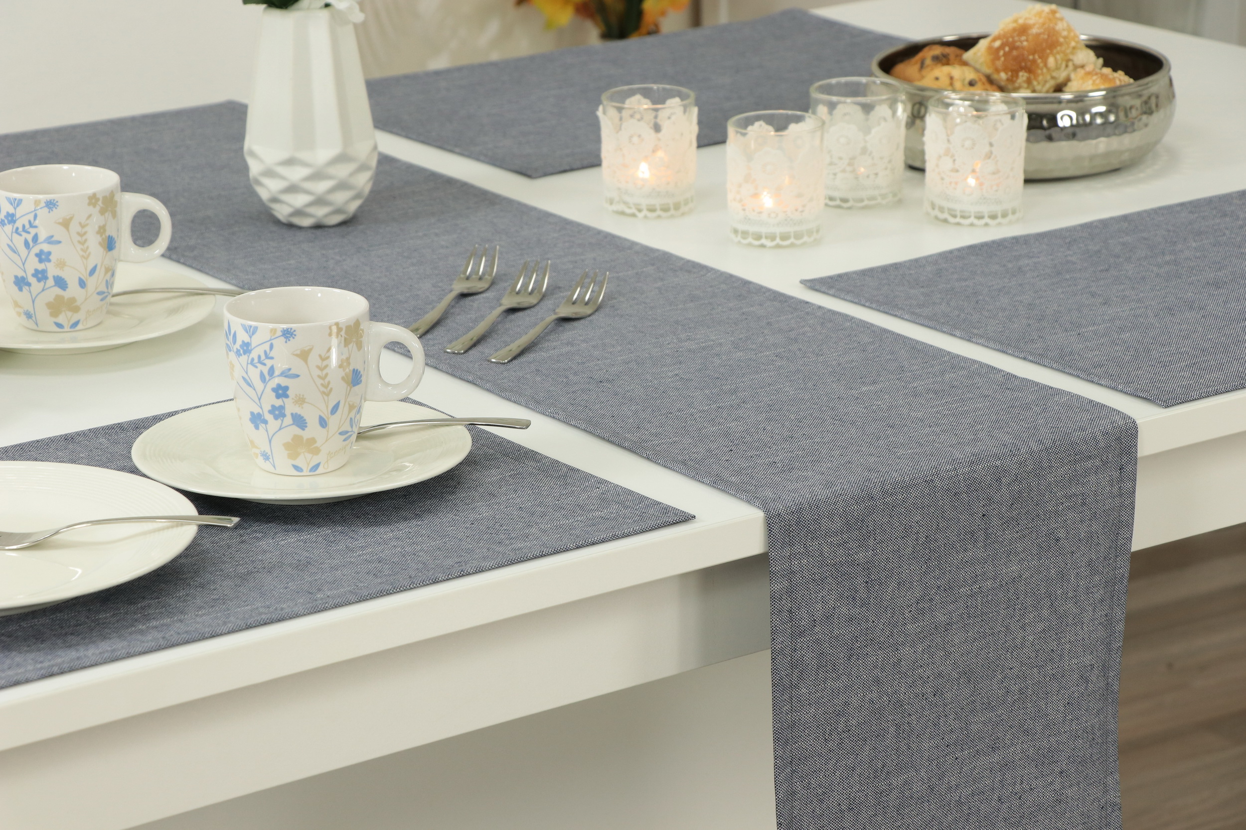 Blaue Tischläufer perfekt in Basic + Tischdecken-Shop.de. Markenqualität gemustert TiDeko® Tischdecken 