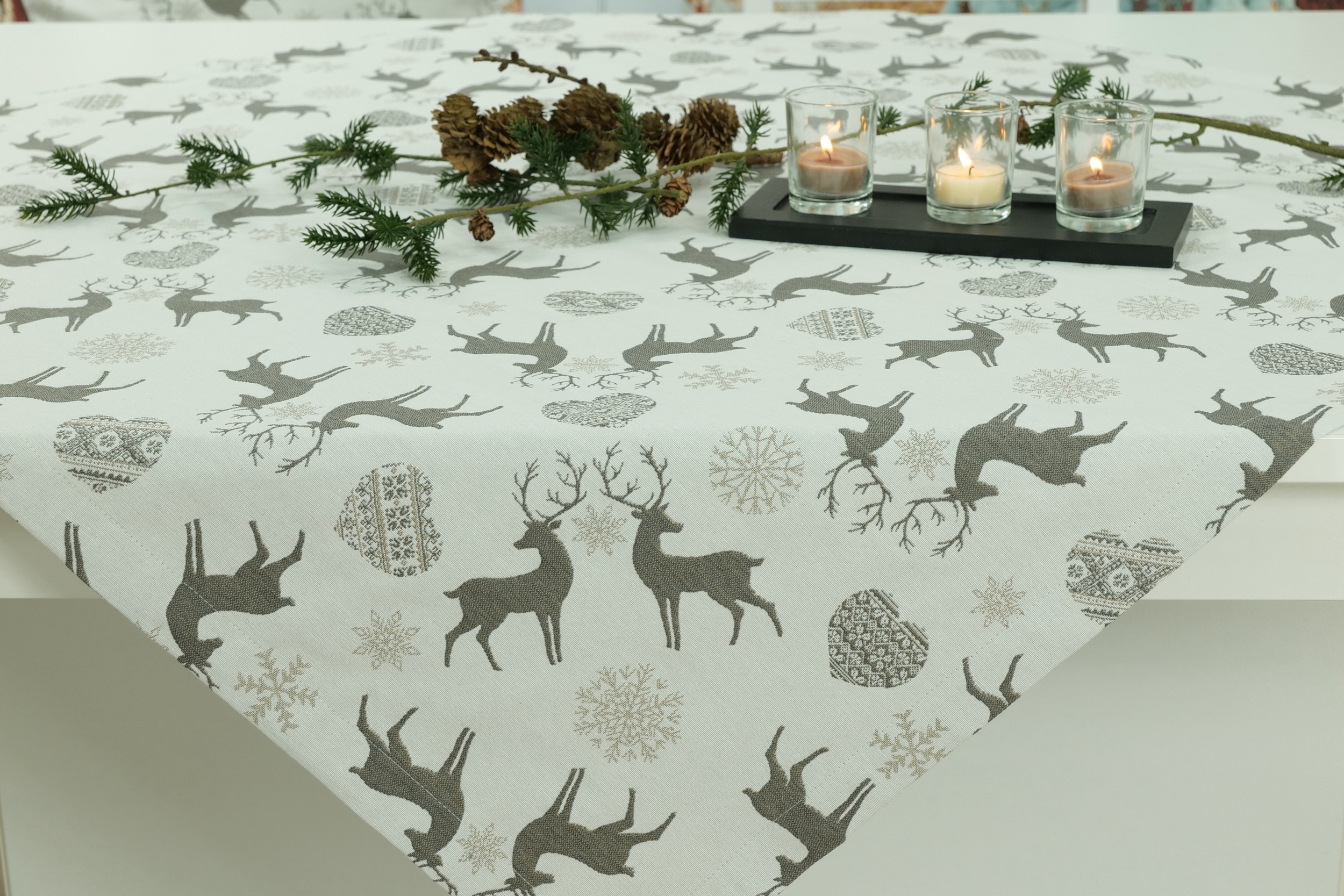 Die schönsten Mitteldecken Weihnachten und Advent | TiDeko®  Tischdecken-Shop.de. Tischdecken Markenqualität