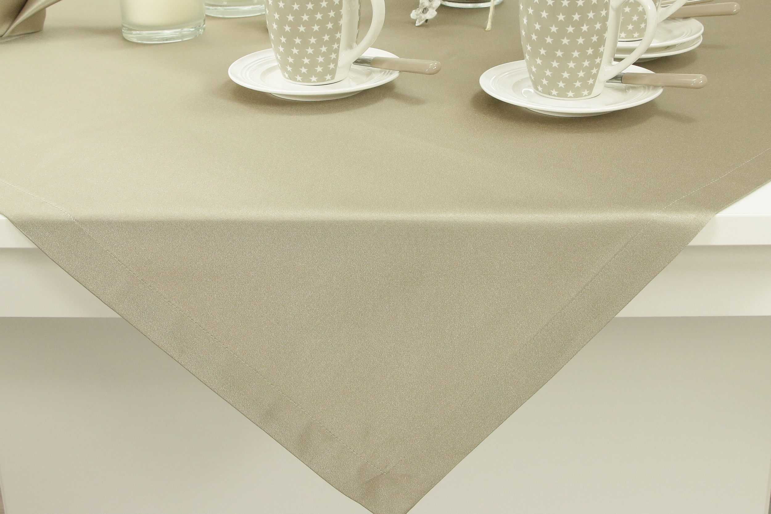 | Markenqualität für Gewerbe TiDeko® und Hochwertige Tischdecken Privat Tischdecken-Shop.de. Damast Tischdecken Taupe: